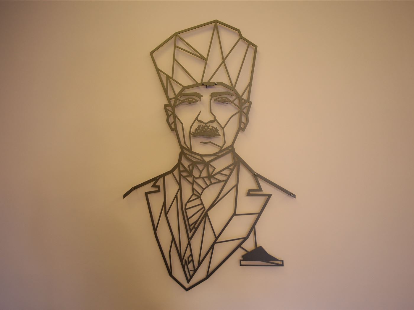 Ofisimizdeki Atatürk portresi