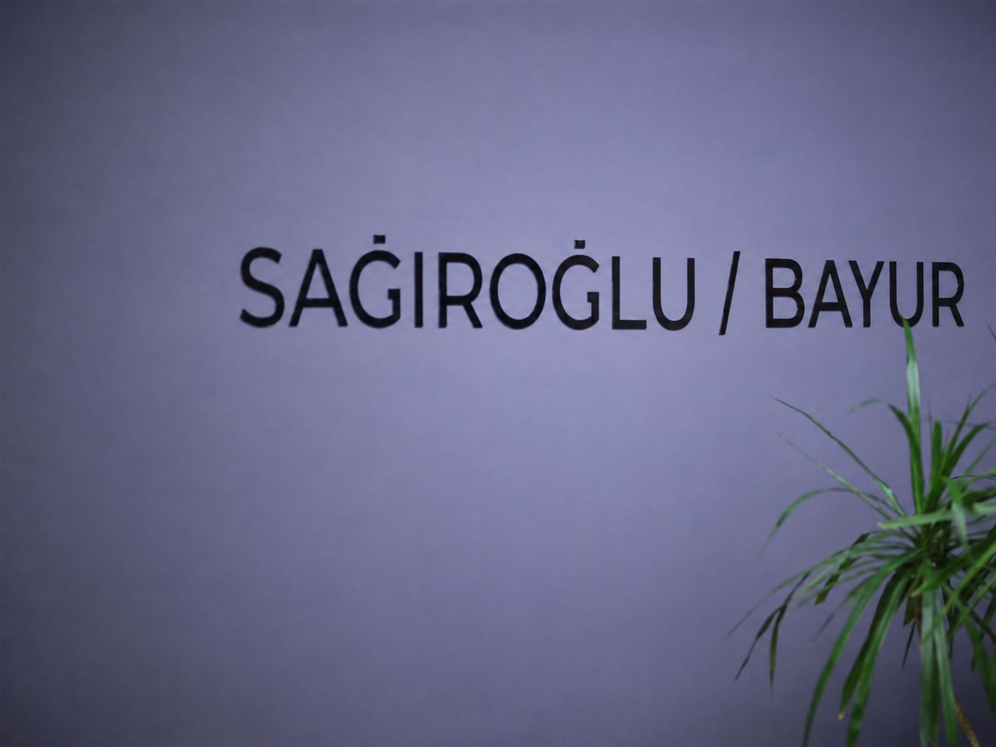Ofisimizdeki Sağıroğlu / Bayur duvar yazısı